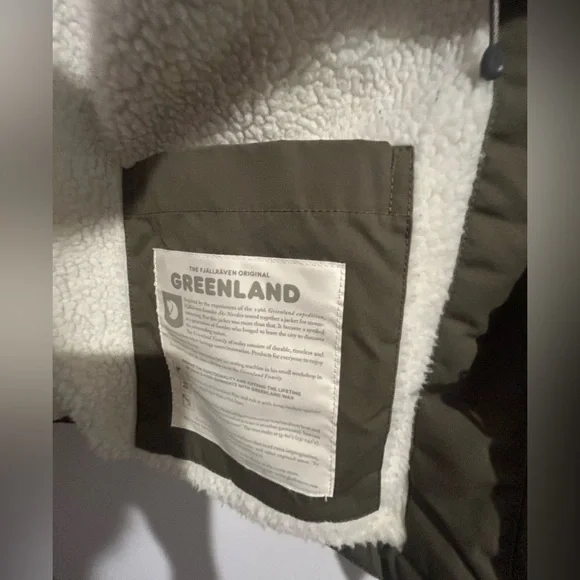 Fjallraven Women’s Greenland insulated hooded parka, Medium, Green - Picture 10 of 16